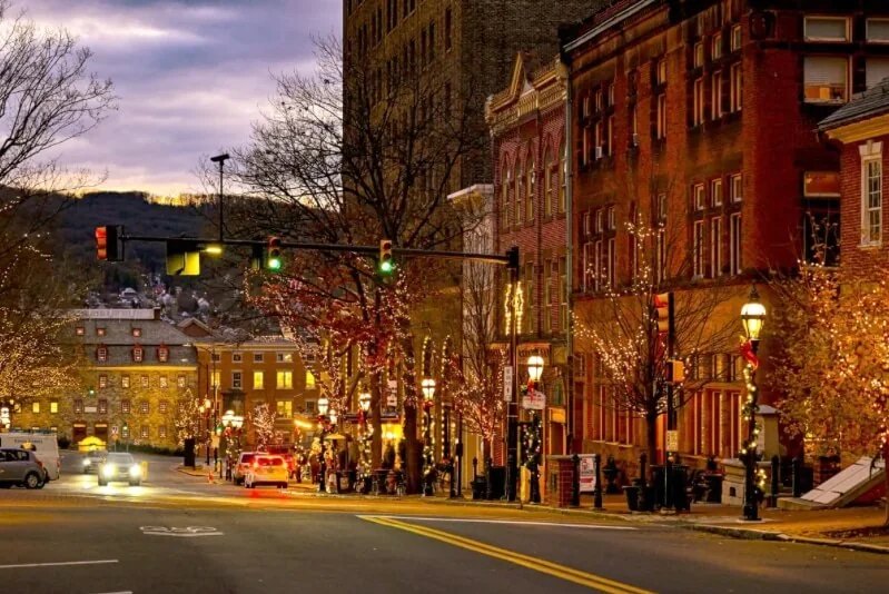 Bethlehem Main Street Christmas Night April Gamiz The Morning Call